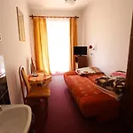 Bed & Breakfast Domy Wczasowe Tryumfy 3*
