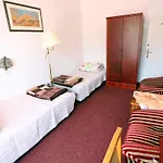 Bed & Breakfast Domy Wczasowe Tryumfy 3*