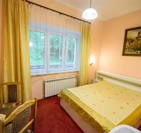 Nocleg ze śniadaniem Domy Wczasowe Tryumfy 3*