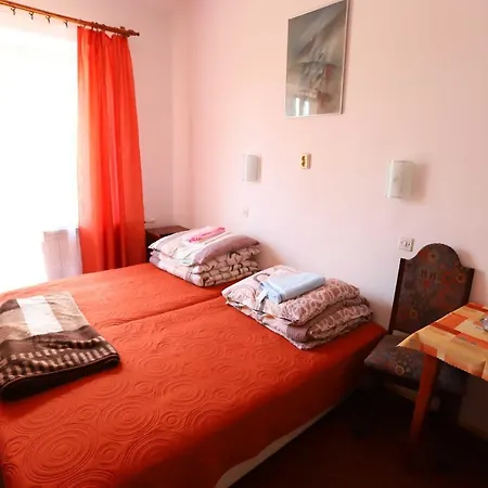 Domy Wczasowe Tryumfy Nocleg ze śniadaniem 3*