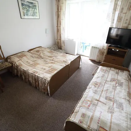 Domy Wczasowe Tryumfy Bed & Breakfast