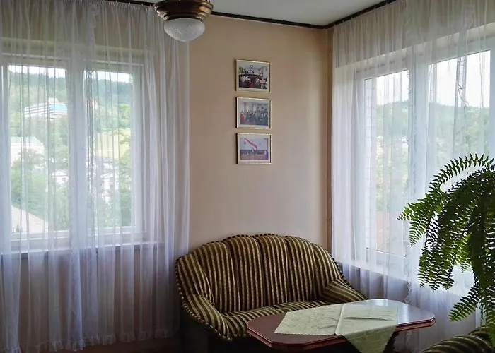 Bed & Breakfast Domy Wczasowe Tryumfy 3*