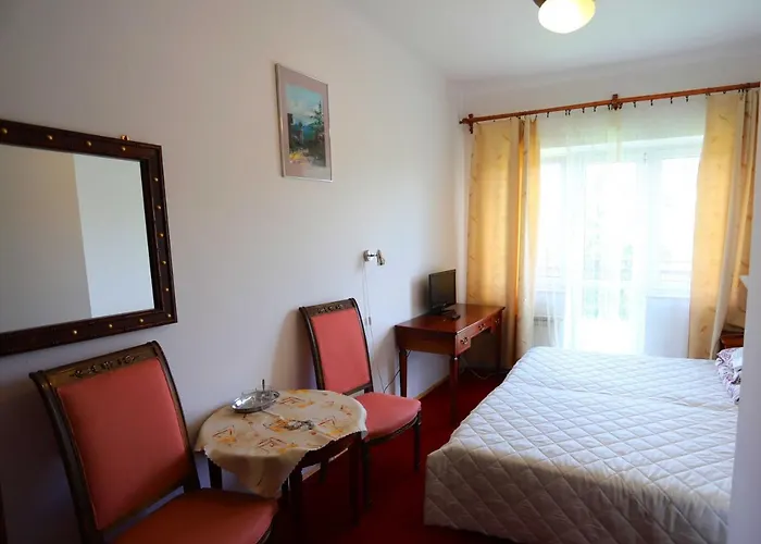 Domy Wczasowe Tryumfy Bed & Breakfast 3*
