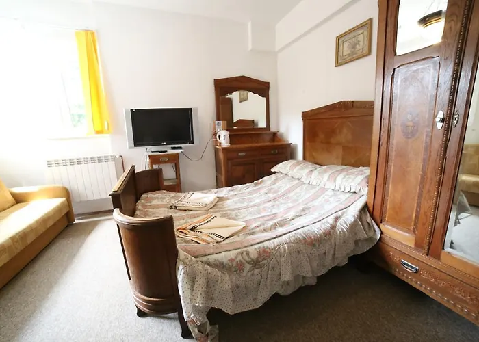 Bed & Breakfast Domy Wczasowe Tryumfy 3*